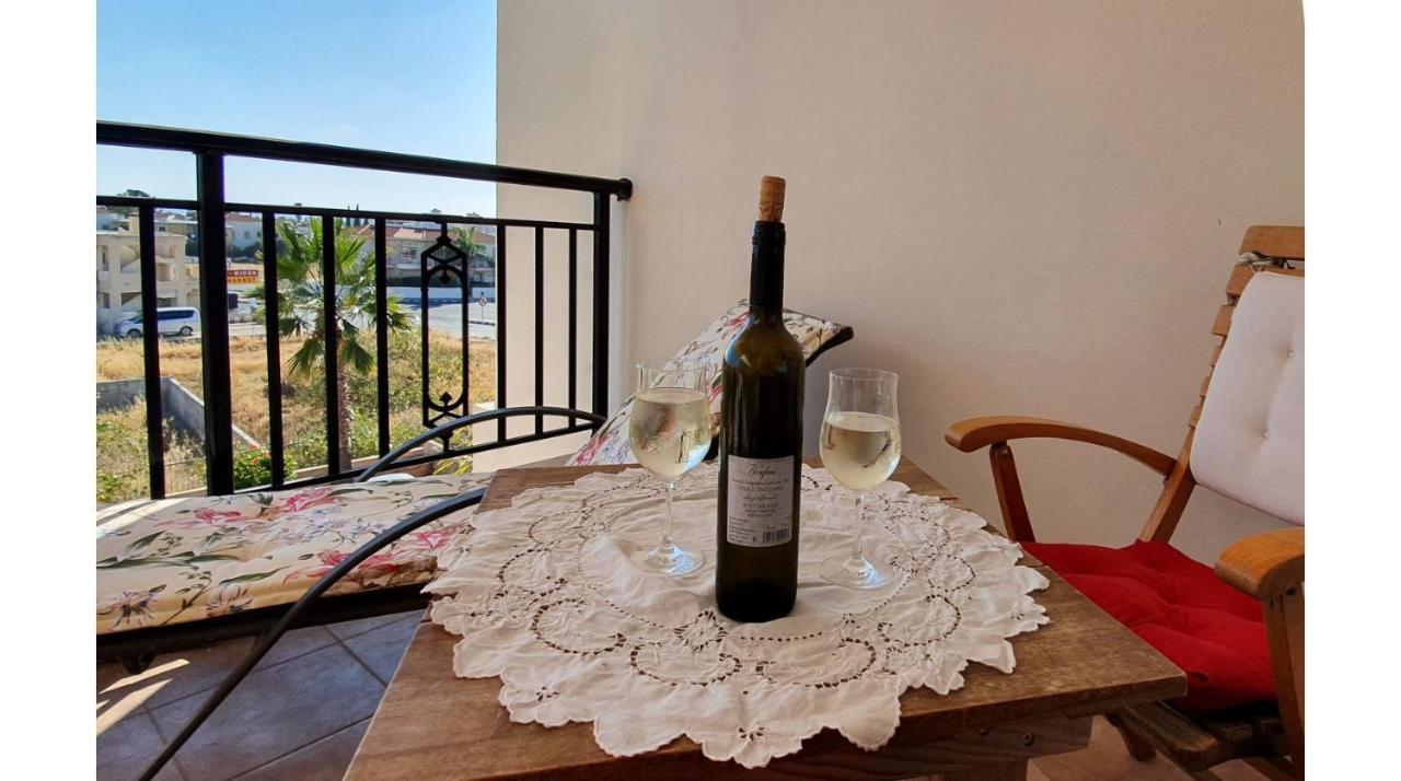 Petras Cozy Nest, 1-Bedroom Apt., Paphos-Universal Eksteriør bilde